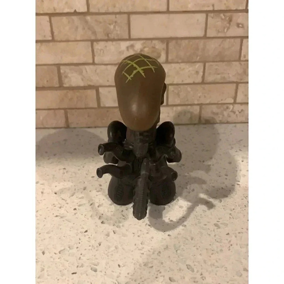 Titans‎ 4 1/2" Vinyl Figure - AVP Alien  si - Picture 3 of 5